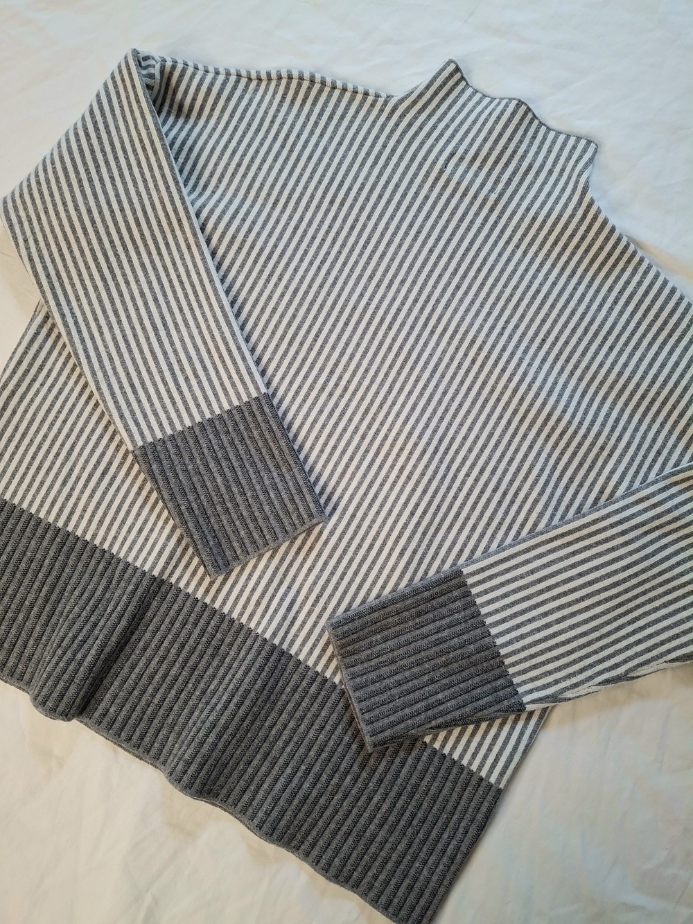 Rachel Zoe Striped Mock Neck Sweater Gray White Ribbed Size M